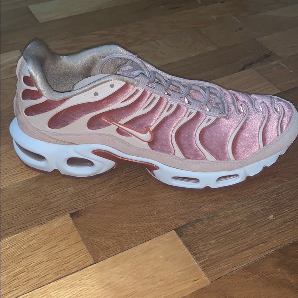 🔥NIKE AIRMAX PLUS SALMON🔥